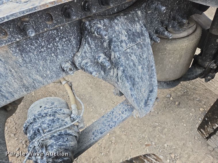 image for item FB9457 2018 Freightliner Cascadia semi truck