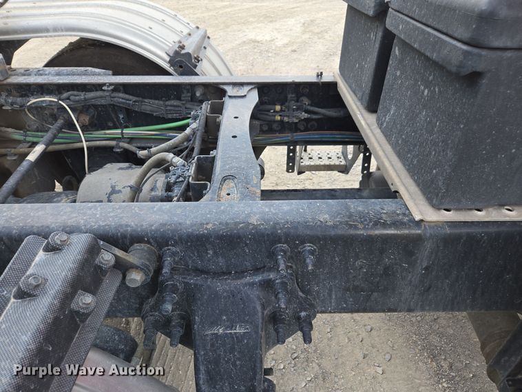 image for item FB9457 2018 Freightliner Cascadia semi truck