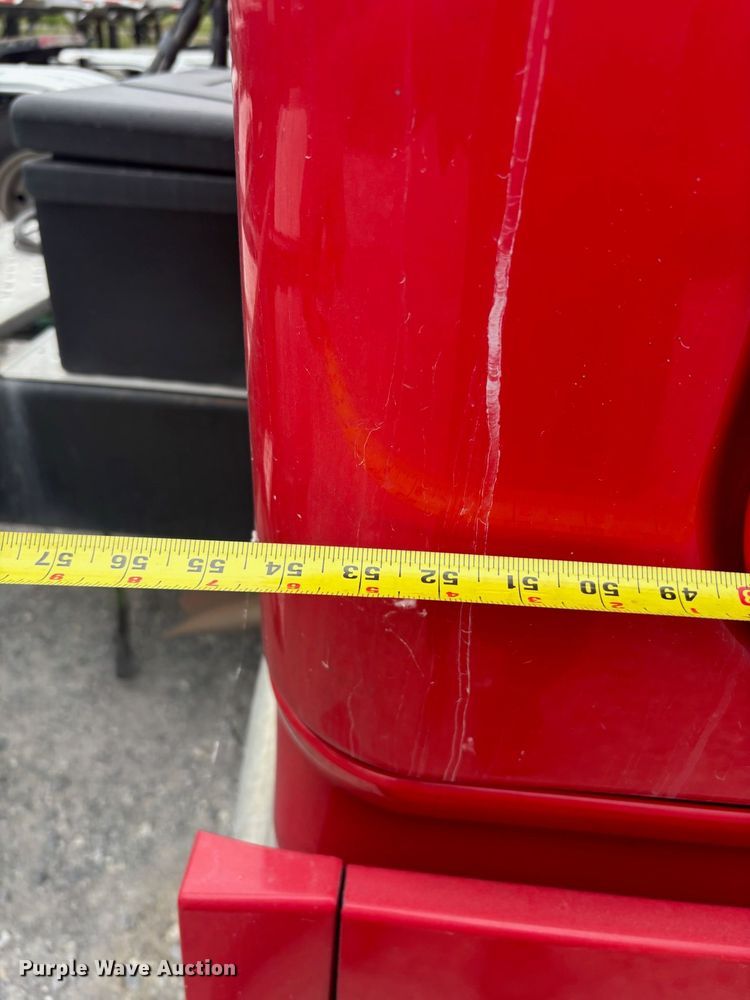 image for item FB9457 2018 Freightliner Cascadia semi truck