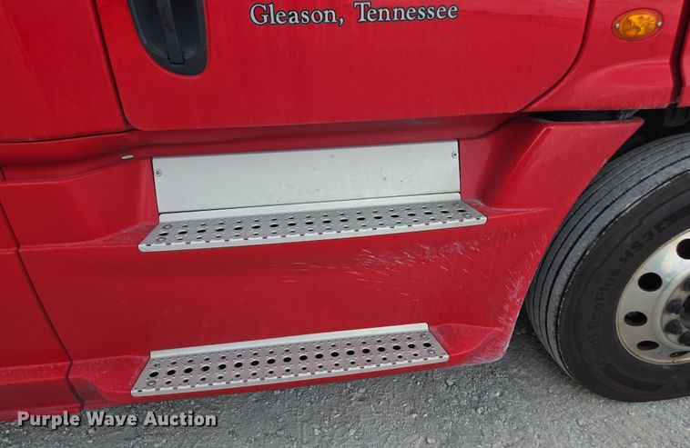 image for item FB9457 2018 Freightliner Cascadia semi truck