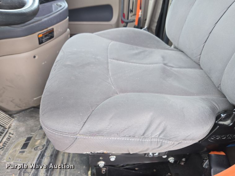 image for item FB9457 2018 Freightliner Cascadia semi truck