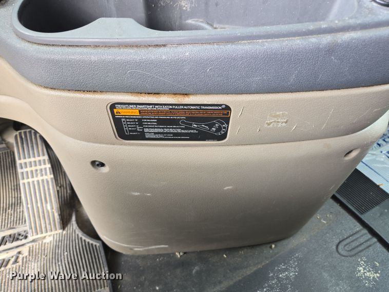 image for item FB9457 2018 Freightliner Cascadia semi truck