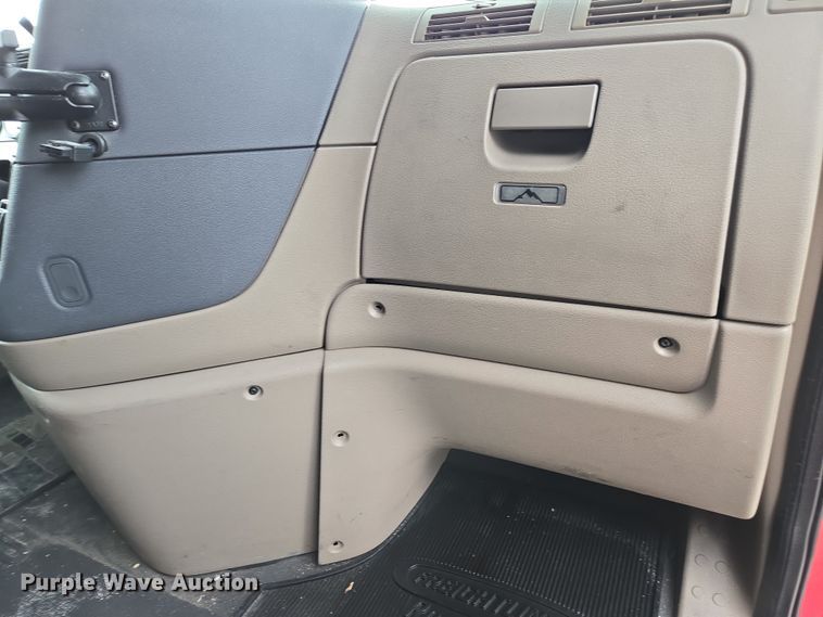 image for item FB9457 2018 Freightliner Cascadia semi truck