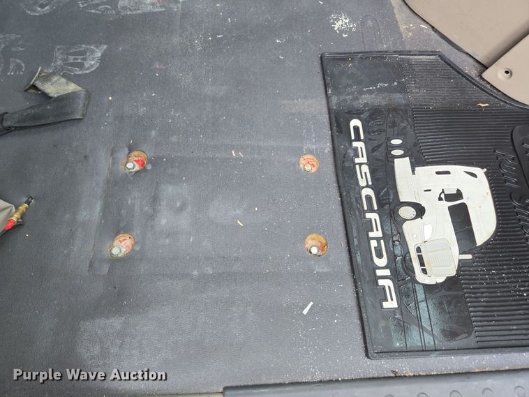 image for item FB9457 2018 Freightliner Cascadia semi truck