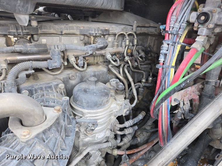 image for item FB9457 2018 Freightliner Cascadia semi truck