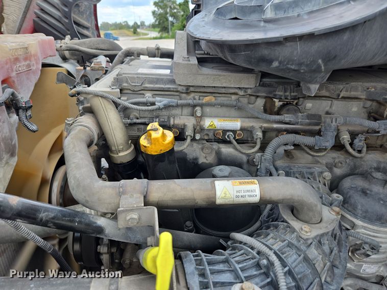 image for item FB9457 2018 Freightliner Cascadia semi truck