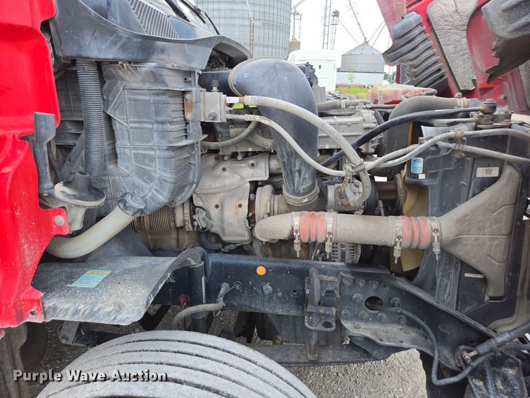 image for item FB9457 2018 Freightliner Cascadia semi truck