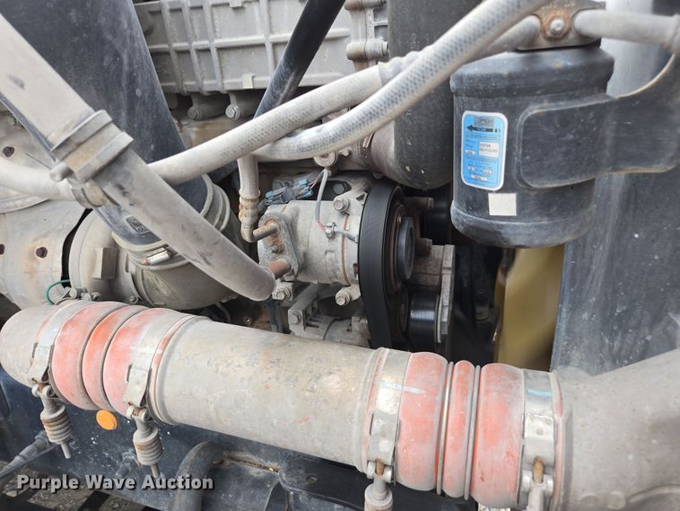 image for item FB9457 2018 Freightliner Cascadia semi truck