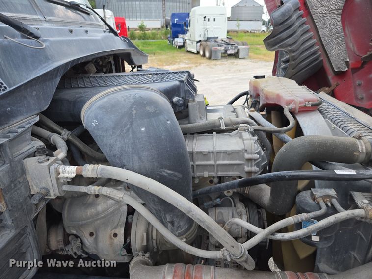 image for item FB9457 2018 Freightliner Cascadia semi truck