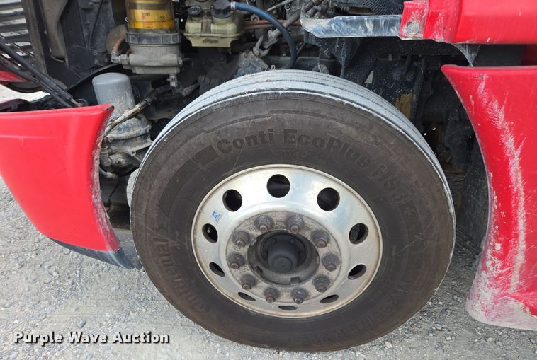 image for item FB9457 2018 Freightliner Cascadia semi truck