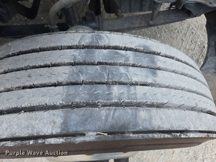 image for item FB9457 2018 Freightliner Cascadia semi truck