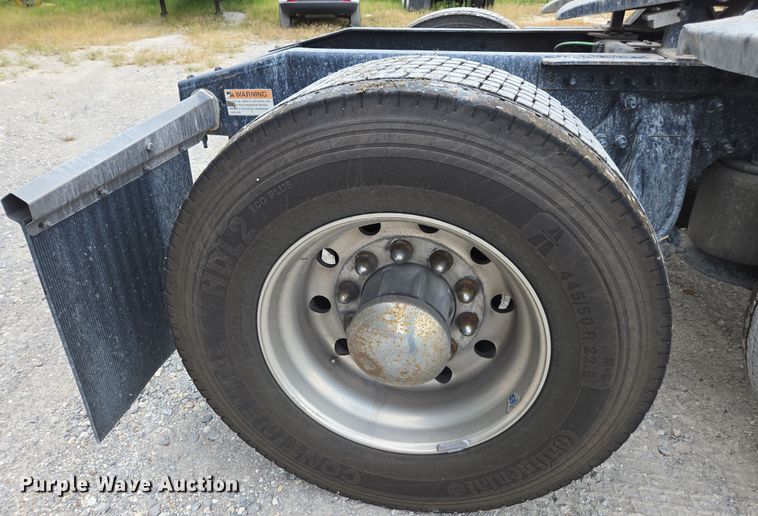 image for item FB9457 2018 Freightliner Cascadia semi truck