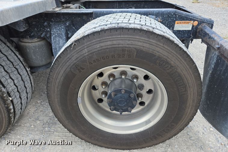 image for item FB9457 2018 Freightliner Cascadia semi truck