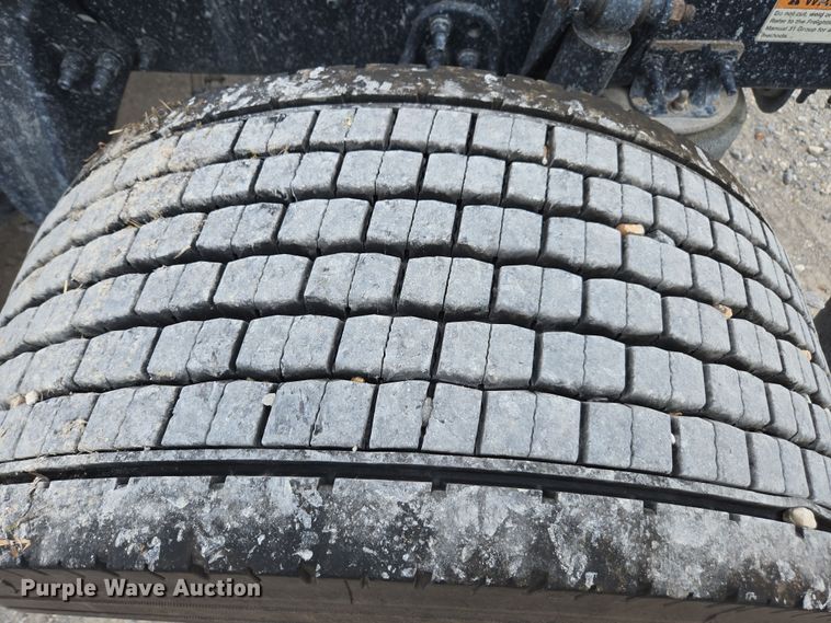 image for item FB9457 2018 Freightliner Cascadia semi truck