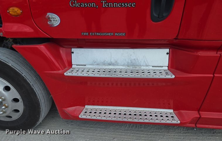 image for item FB9458 2017 Freightliner Cascadia semi truck