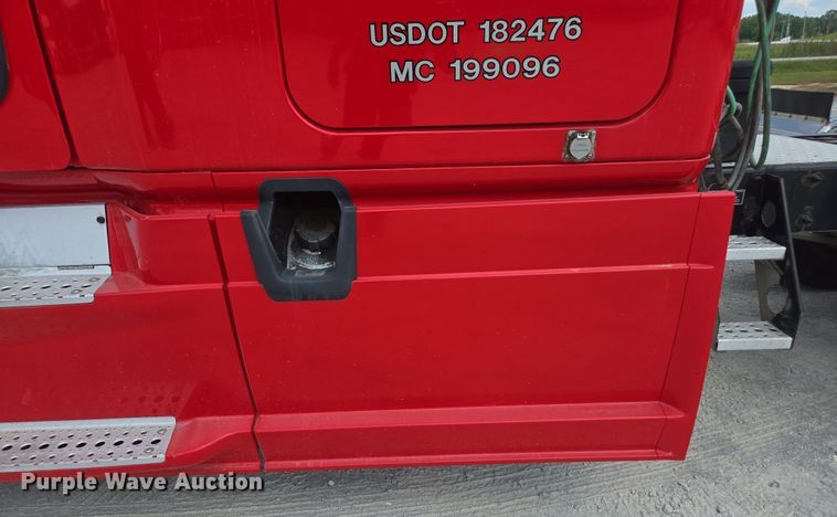 image for item FB9458 2017 Freightliner Cascadia semi truck