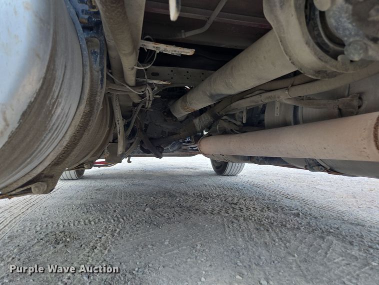 image for item FB9458 2017 Freightliner Cascadia semi truck