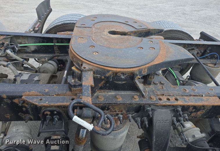 image for item FB9458 2017 Freightliner Cascadia semi truck