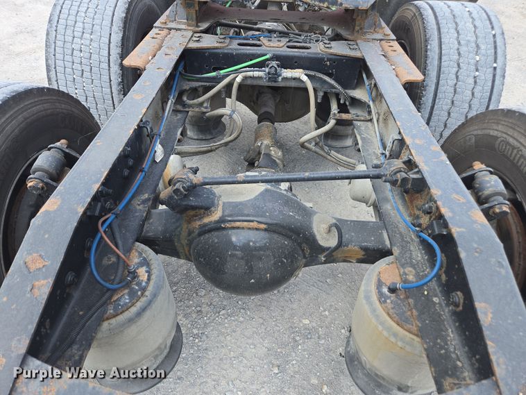 image for item FB9458 2017 Freightliner Cascadia semi truck