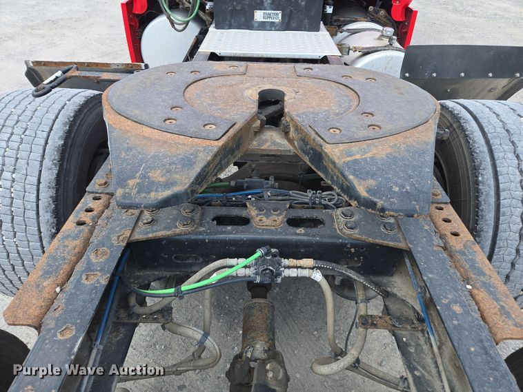 image for item FB9458 2017 Freightliner Cascadia semi truck