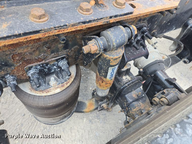 image for item FB9458 2017 Freightliner Cascadia semi truck