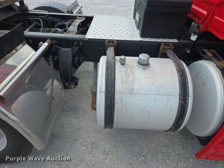 image for item FB9458 2017 Freightliner Cascadia semi truck