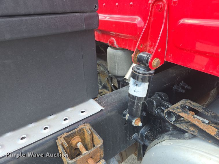 image for item FB9458 2017 Freightliner Cascadia semi truck