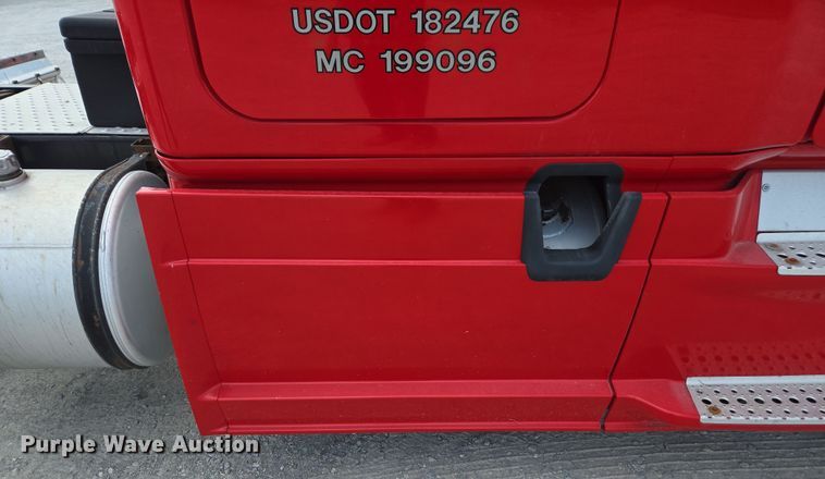 image for item FB9458 2017 Freightliner Cascadia semi truck