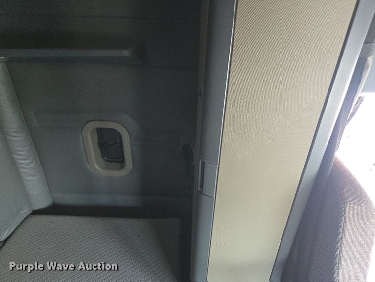 image for item FB9458 2017 Freightliner Cascadia semi truck