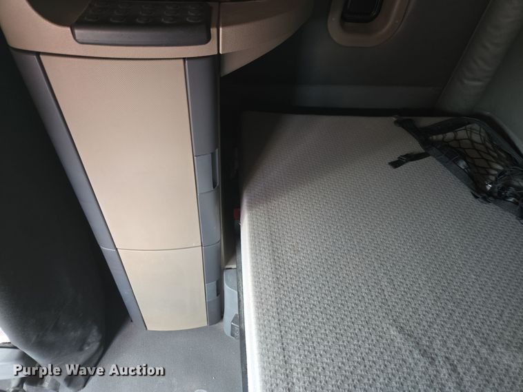 image for item FB9458 2017 Freightliner Cascadia semi truck