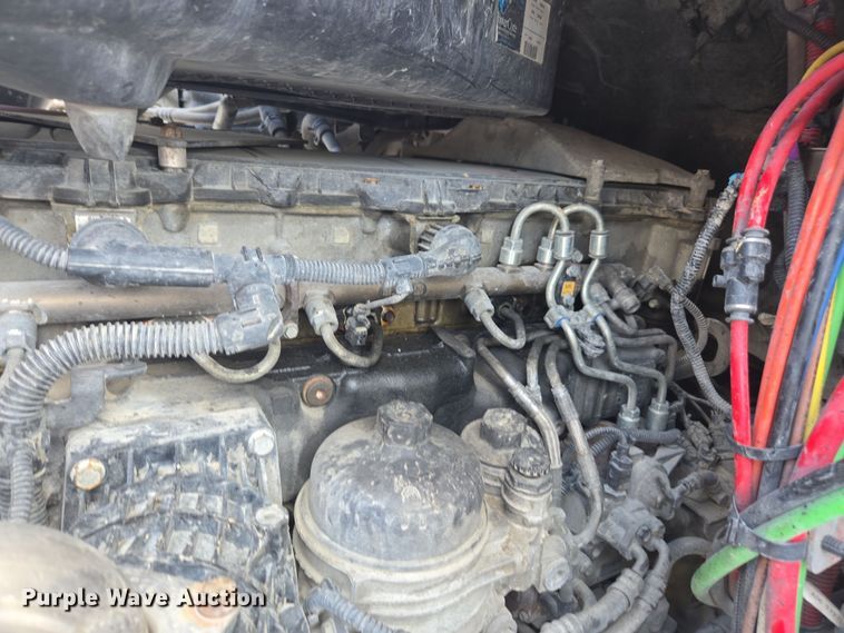 image for item FB9458 2017 Freightliner Cascadia semi truck