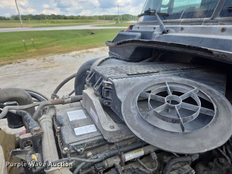 image for item FB9458 2017 Freightliner Cascadia semi truck