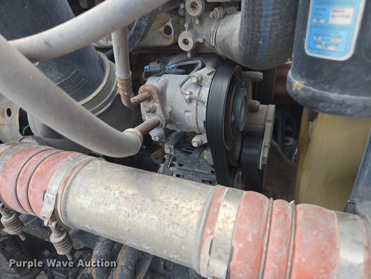 image for item FB9458 2017 Freightliner Cascadia semi truck