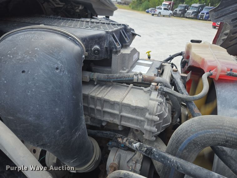 image for item FB9458 2017 Freightliner Cascadia semi truck