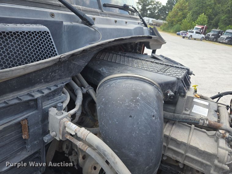 image for item FB9458 2017 Freightliner Cascadia semi truck