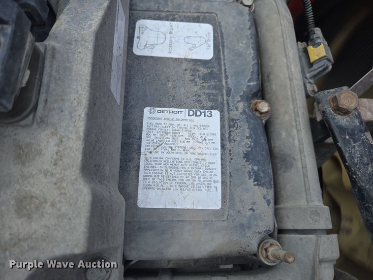 image for item FB9458 2017 Freightliner Cascadia semi truck