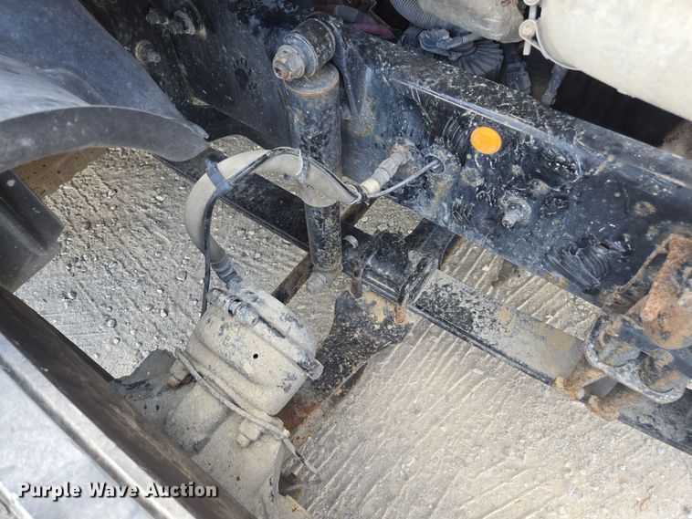 image for item FB9458 2017 Freightliner Cascadia semi truck