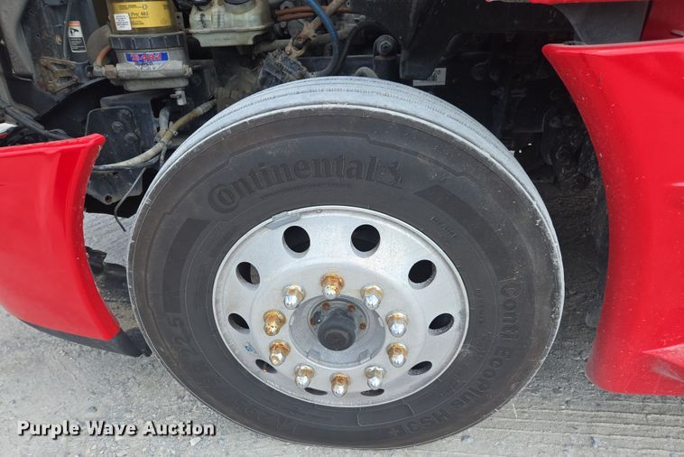 image for item FB9458 2017 Freightliner Cascadia semi truck