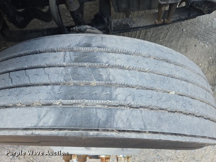 image for item FB9458 2017 Freightliner Cascadia semi truck