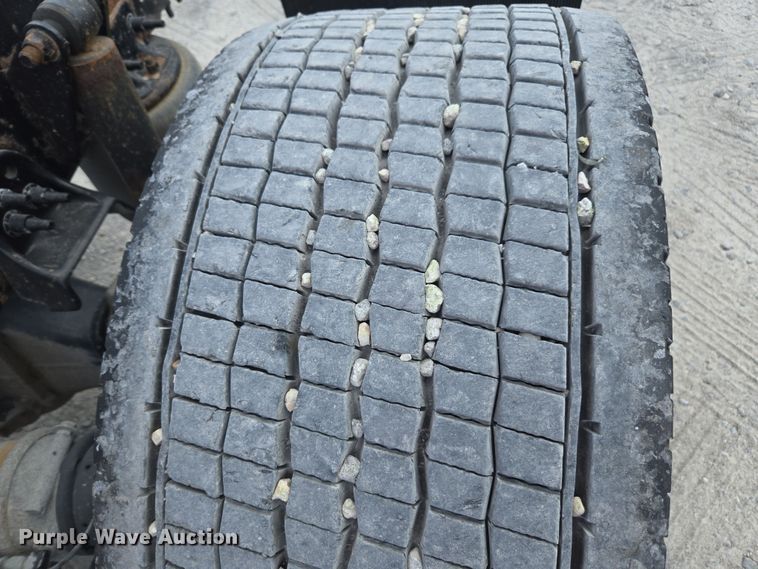 image for item FB9458 2017 Freightliner Cascadia semi truck