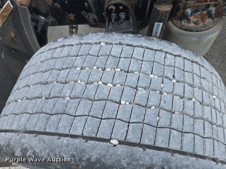 image for item FB9458 2017 Freightliner Cascadia semi truck