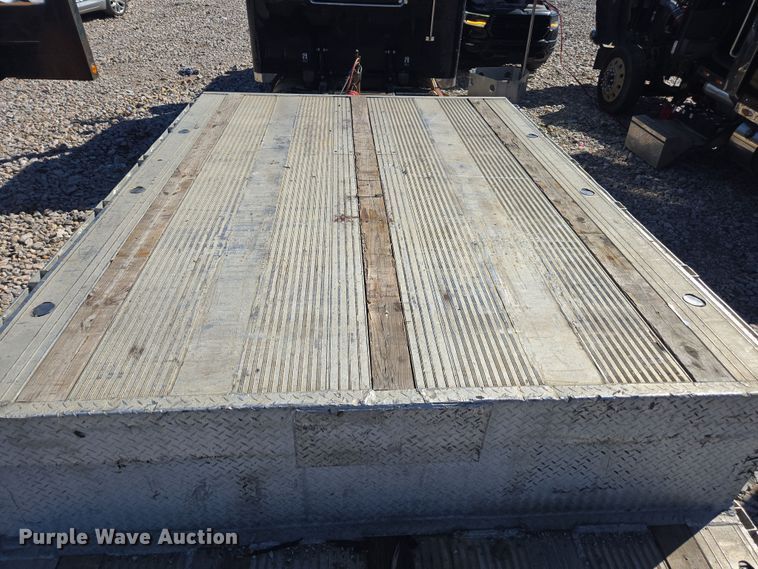 image for item YA0270 1998 East drop deck trailer