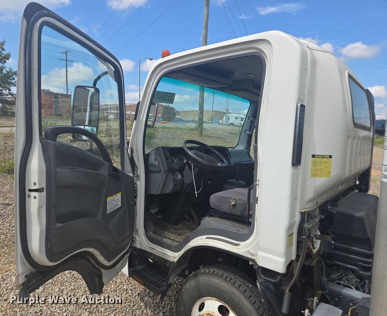 image for item YA0527 2015 Isuzu NPR box truck