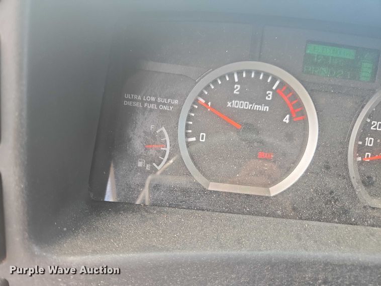 image for item YA0527 2015 Isuzu NPR box truck