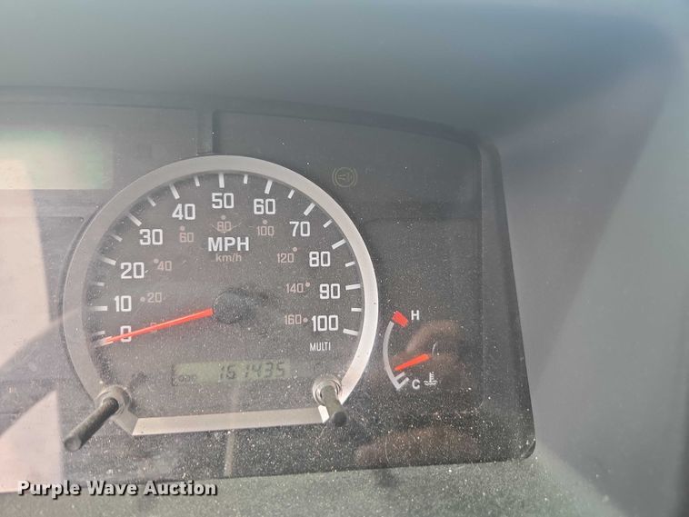 image for item YA0527 2015 Isuzu NPR box truck