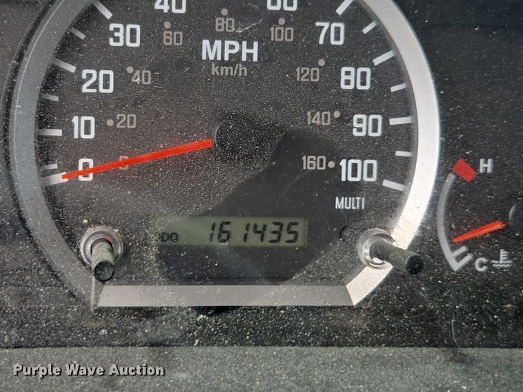 image for item YA0527 2015 Isuzu NPR box truck