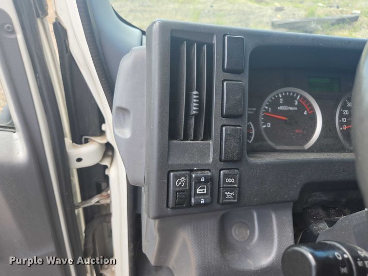 image for item YA0527 2015 Isuzu NPR box truck