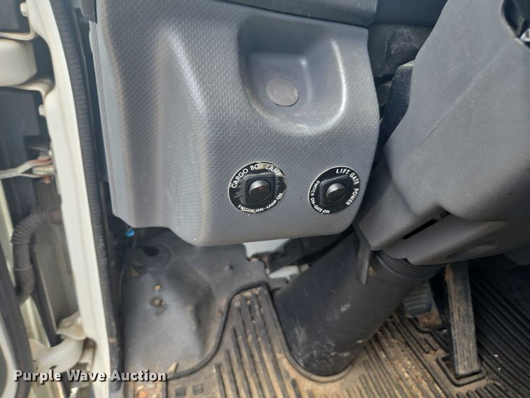 image for item YA0527 2015 Isuzu NPR box truck