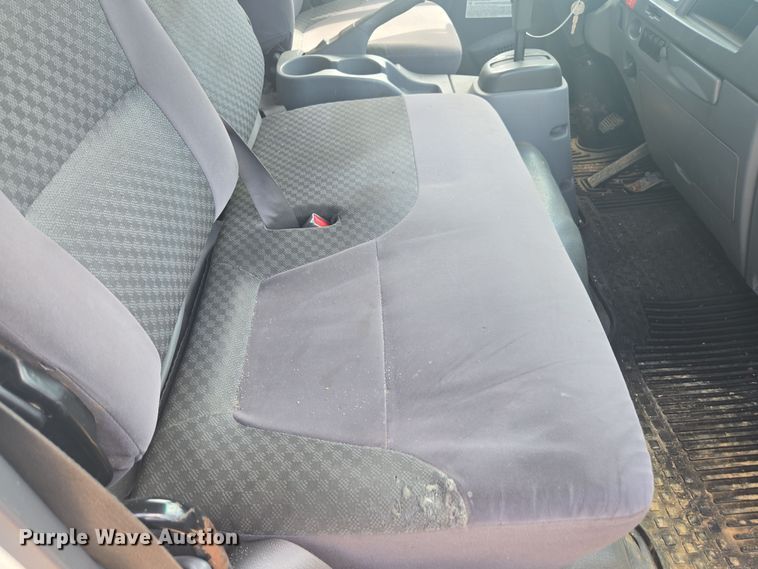 image for item YA0527 2015 Isuzu NPR box truck