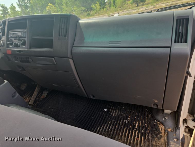 image for item YA0527 2015 Isuzu NPR box truck